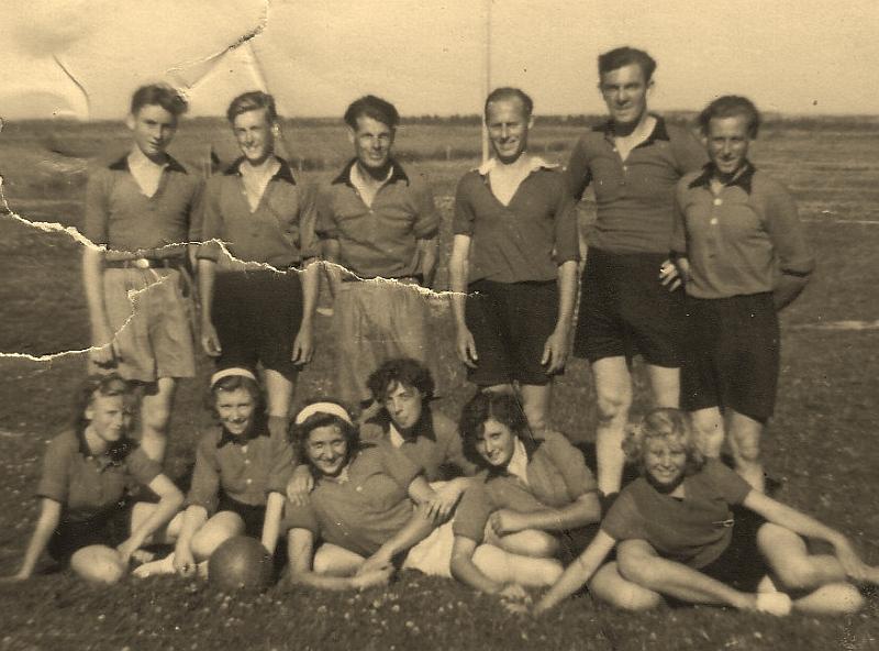 Korfbalvereniging_Atlas-004.jpg - mien stien de visser  corrie van de broeke  adrie roelse  jo cevaal  jo tis  co  lynse  nout  goedhart  huib roelse  david  kasse  goof  bot  arie buis